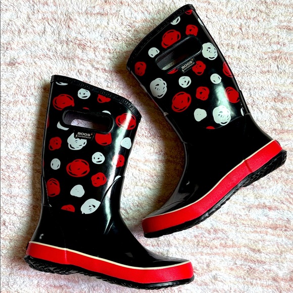 Bogs Other - BOGS Girls pull on rain boot black red sketch dot size 3 NWOT